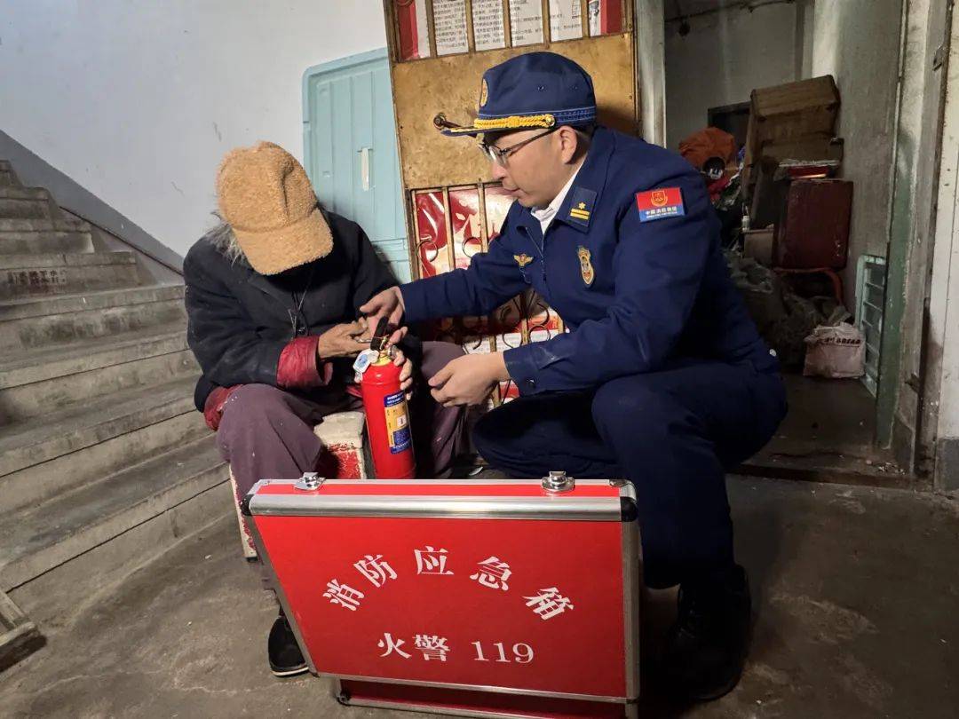 退休金超9000<strong></p>
<p>数字币入金</strong>，91岁老人家中却“垃圾成山”！原因心酸