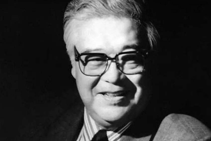 受中央领导同志委托<strong></p>
<p>币天交易</strong>，中宣部副部长、中央广播电视总台台长慎海雄一行，前往北京电影制片厂，深切悼念于洋同志