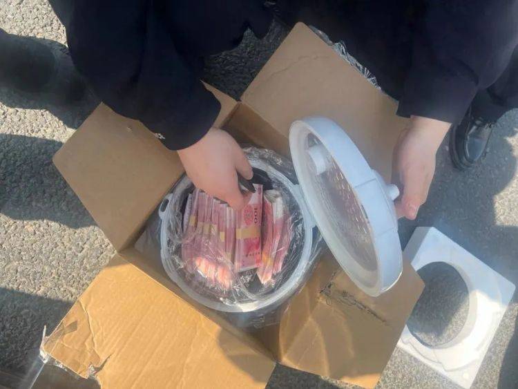 打开电饭煲一看：8万元现金<strong></p>
<p>学习炒币</strong>！女子被当街拦下