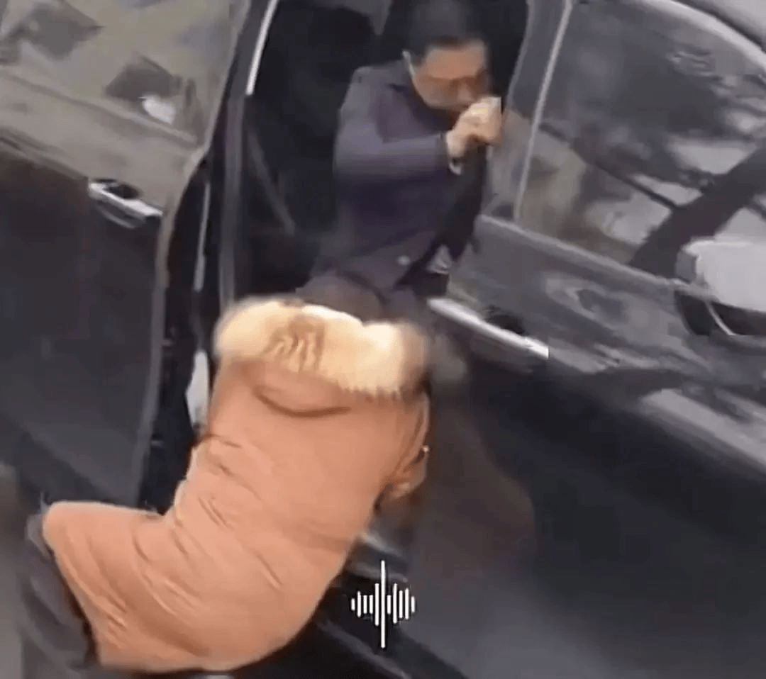 陕西一​县委书记被拦车抱腿？官方披露：吕某某编造传播谣言<strong></p>
<p>水币网</strong>，已被追究法律责任