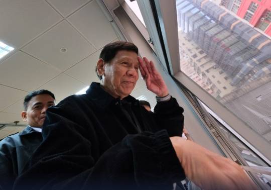 杜特尔特抵达海牙<strong></p>
<p>贵人币价格</strong>,ICC证实:已正式拘留,感谢菲政府配合