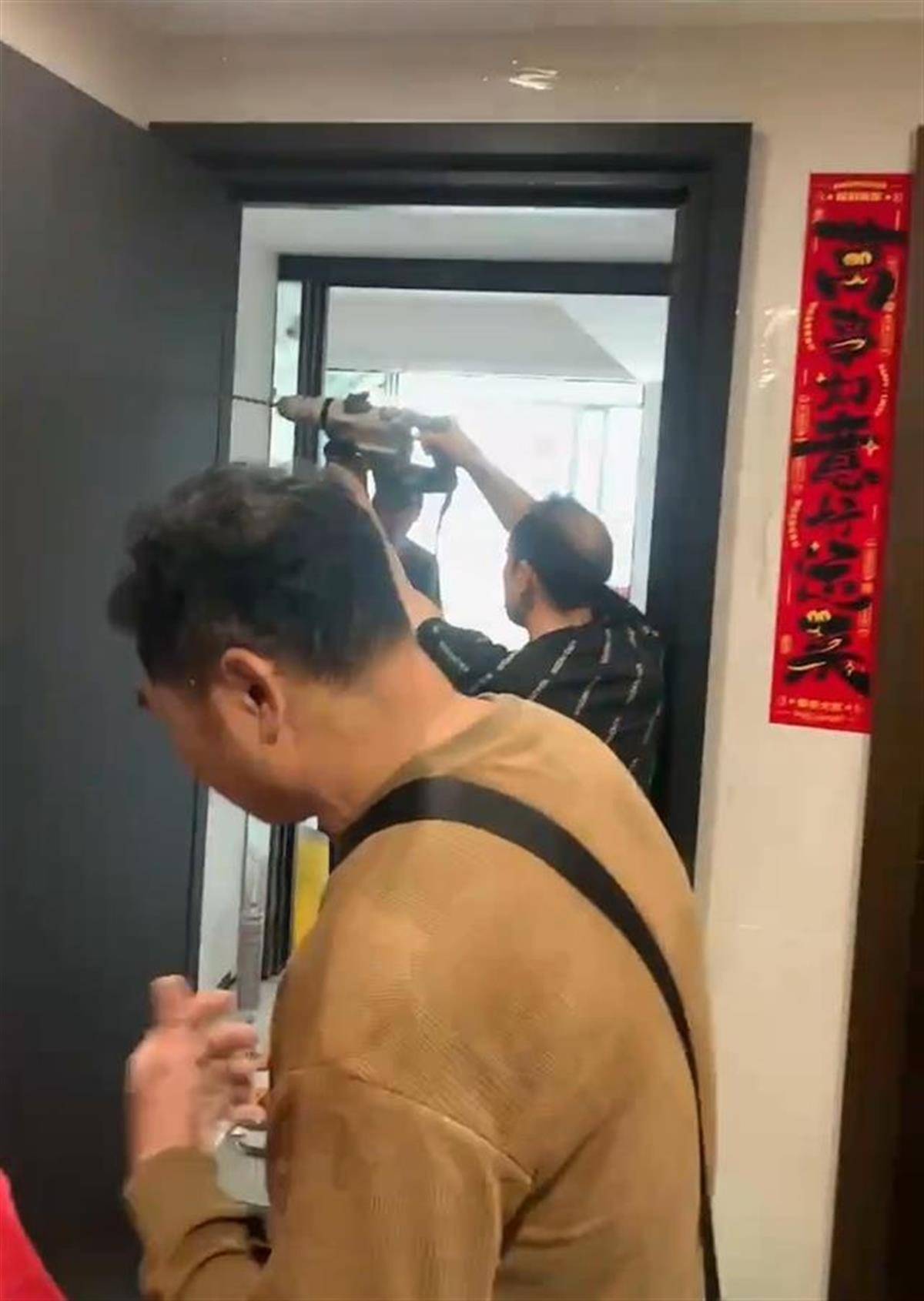 佛山一小区有人疑似装修“骨灰房”<strong></p>
<p>贵人币价格</strong>，警方已介入，律师：邻居们可起诉侵权