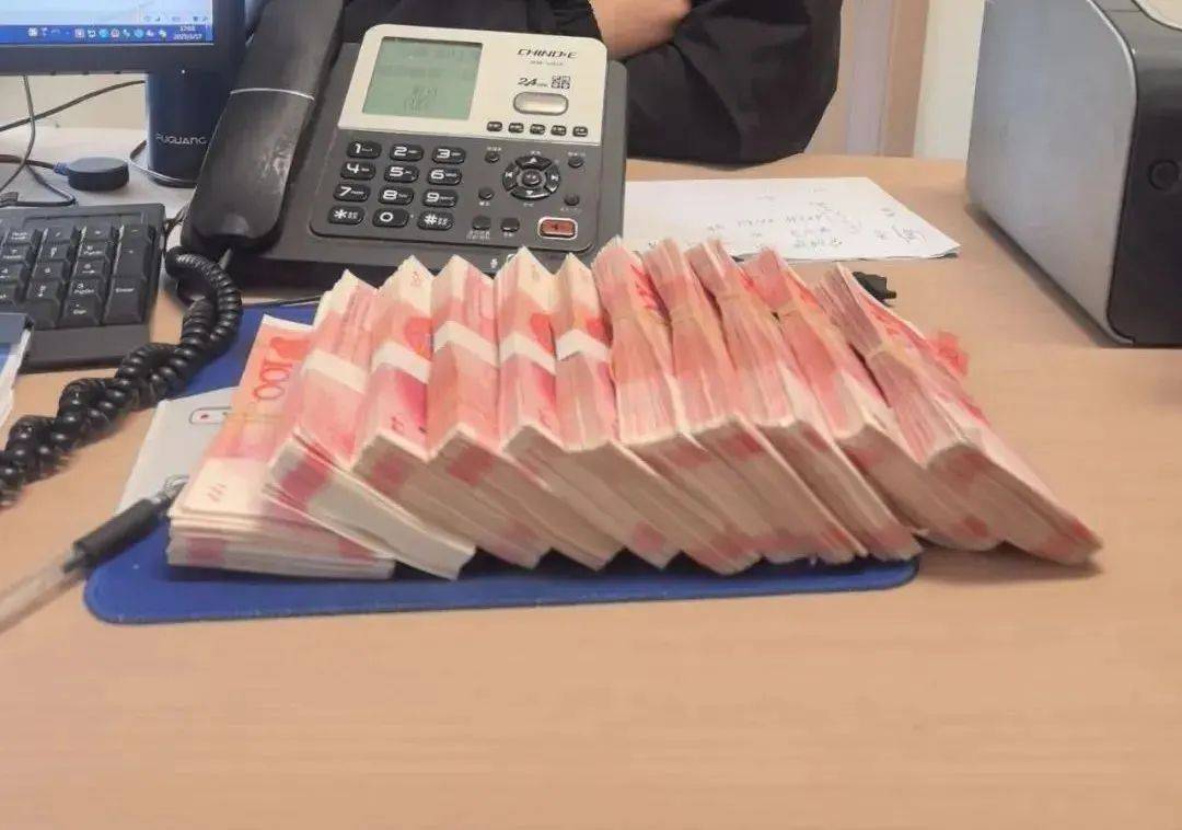 快递当场开箱：108000元现金<strong></p>
<p>奥链币</strong>！浙江男子傻眼了