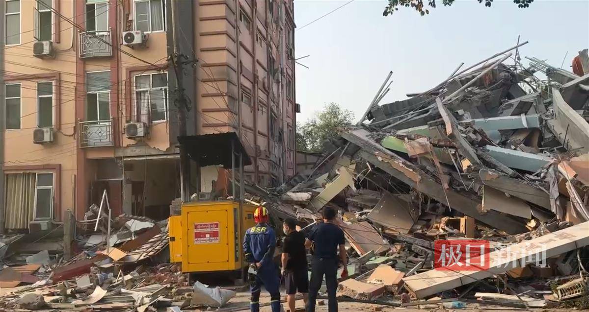 三名中国人在曼德勒所住宾馆垮塌：一人从6楼掉下失联<strong></p>
<p>炒华克金</strong>，另一人在废墟中被安全挖出