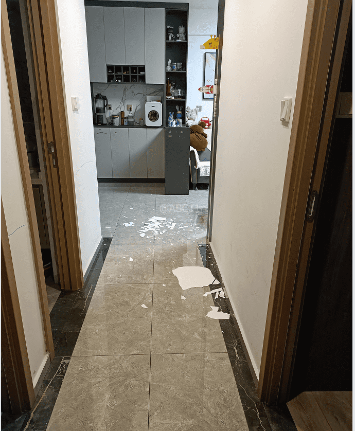 “深更半夜<strong></p>
<p>深圳币圈</strong>，又掉一大块下来”！广东一小区业主怒了