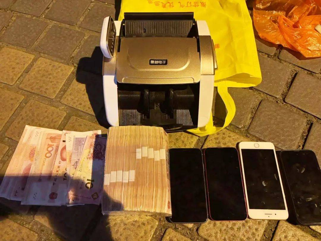 事发桂林<strong></p>
<p>炒币教程</strong>！背包里装的1000000元现金被警方紧急拦截