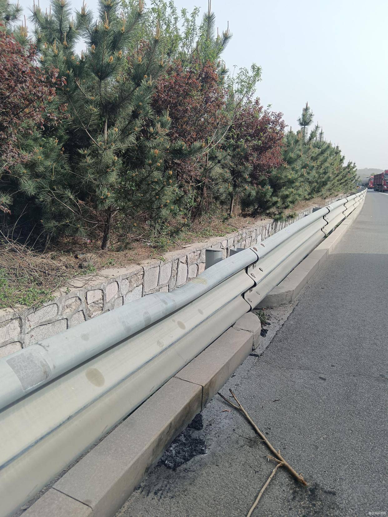 汽修店老板道路救援支千斤顶<strong></p>
<p>币价查询</strong>，大货车箱体侧翻致其身亡；五莲县警方：不属车祸建议自诉