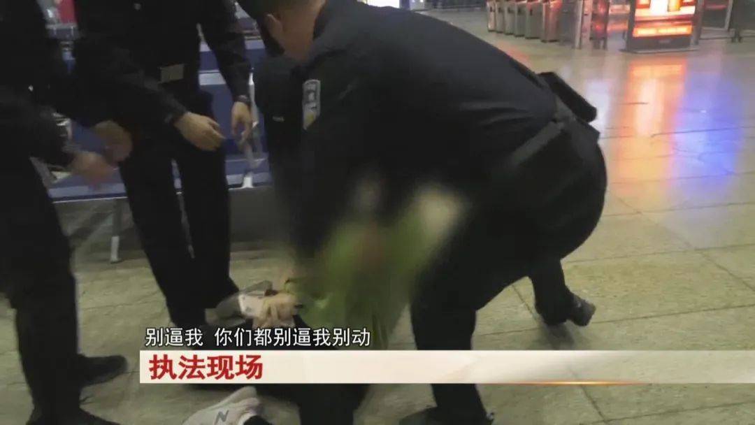“老赖”车站被抓<strong></p>
<p>影链币</strong>，竟质问法官：为何不抓我妈 ！