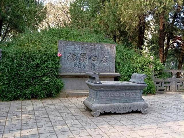 洛阳白马寺存争议的狄仁杰墓挂牌<strong></p>
<p>北海币兑换</strong>，当地回应：确认就是狄仁杰墓