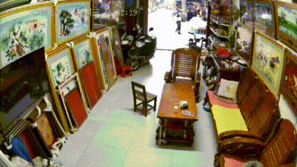 “交警持棍击倒电动车”处理结果披露：相关责任人被免职<strong></p>
<p>北海币兑换</strong>，涉事警员被辞退