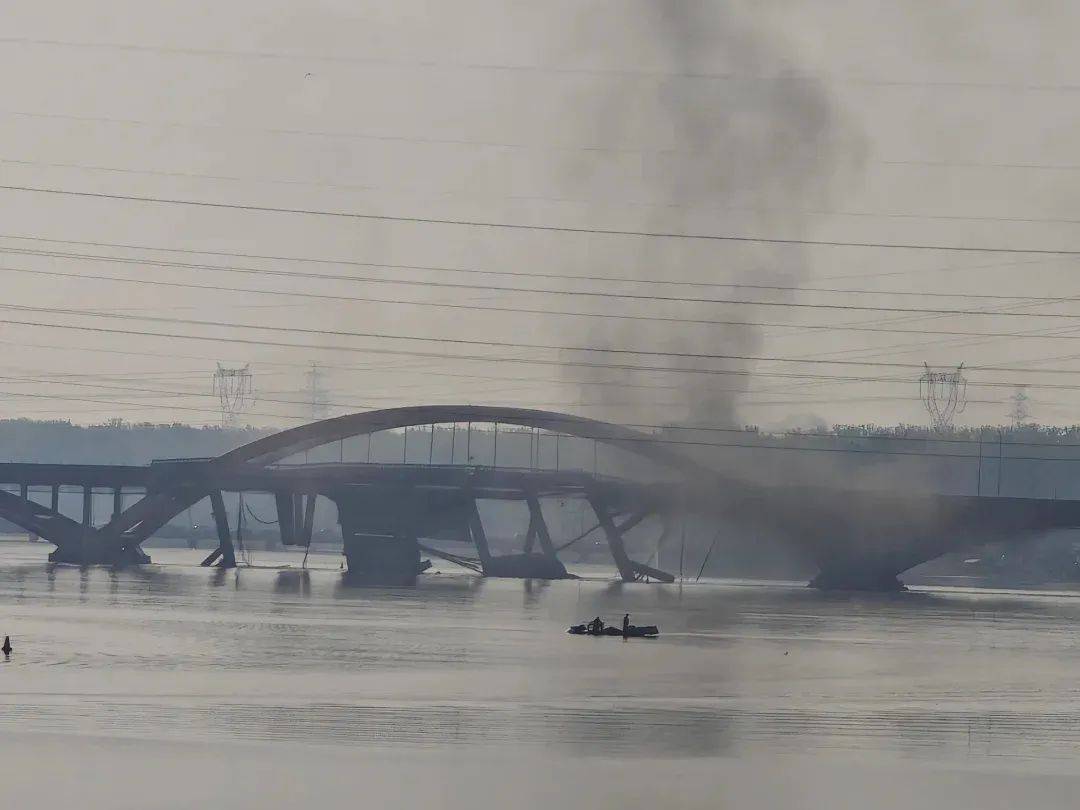北京潮白河大桥部分路段起火坍塌<strong></p>
<p>北海币兑换</strong>，官方：原因正调查