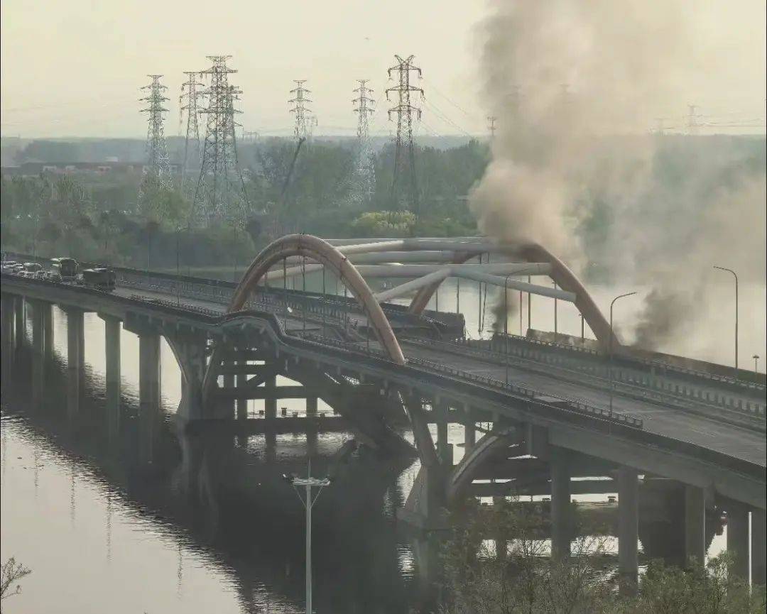 北京潮白河大桥部分路段起火坍塌<strong></p>
<p>北海币兑换</strong>，官方：原因正调查