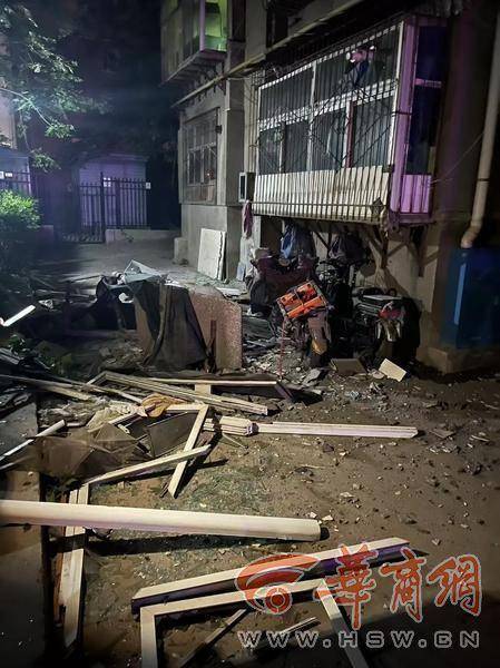 大风中西安一40年老楼两户阳台坠落<strong></p>
<p>币圈abt</strong>，居民担心危房盼安全鉴定