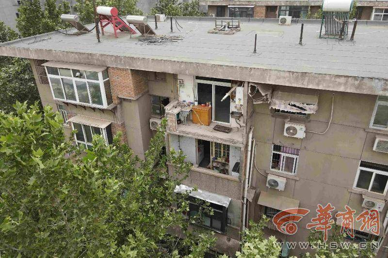 大风中西安一40年老楼两户阳台坠落<strong></p>
<p>币圈abt</strong>，居民担心危房盼安全鉴定