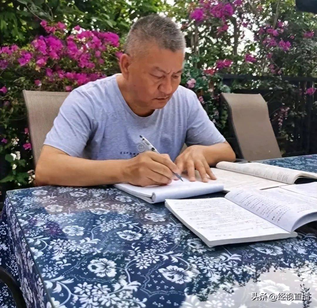 58岁梁实备战第29次高考<strong></p>
<p>跟单</strong>，谈多次落榜：31岁已赚100万，也许用光前半生运气