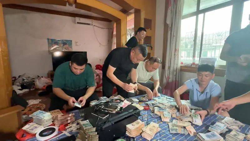 每天印多少花多少<strong></p>
<p>跟单</strong>，夫妻俩家中合伙印制20多万元假币，双双被拘