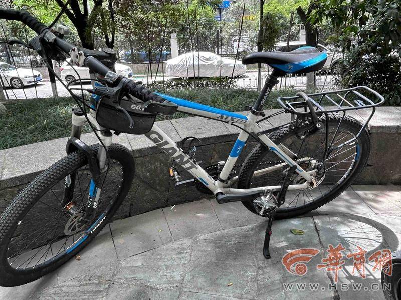 西安14岁初中生骑车回家在小区被撞 孩子说肇事司机下车看<strong></p>
<p>裁判</strong>了看就离开