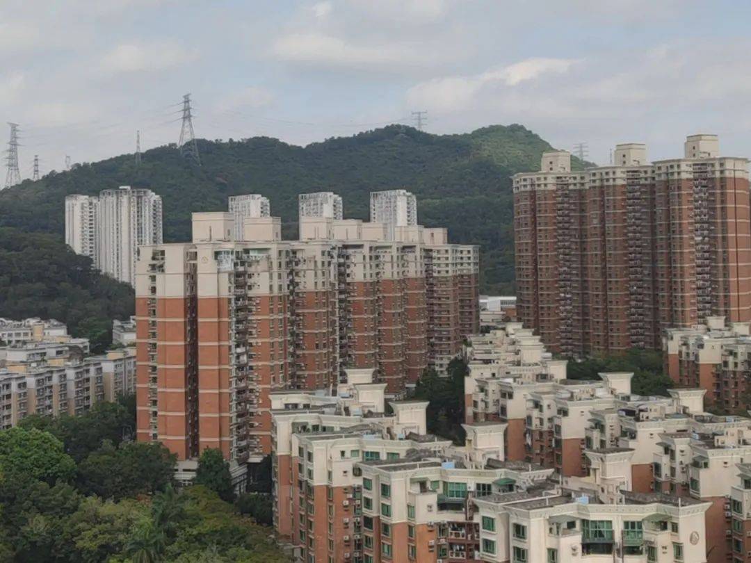 “一小时飞过8架”“感觉屋在抖”！深圳有小区遭遇<strong></p>
<p>球员</strong>，市民：睡不着