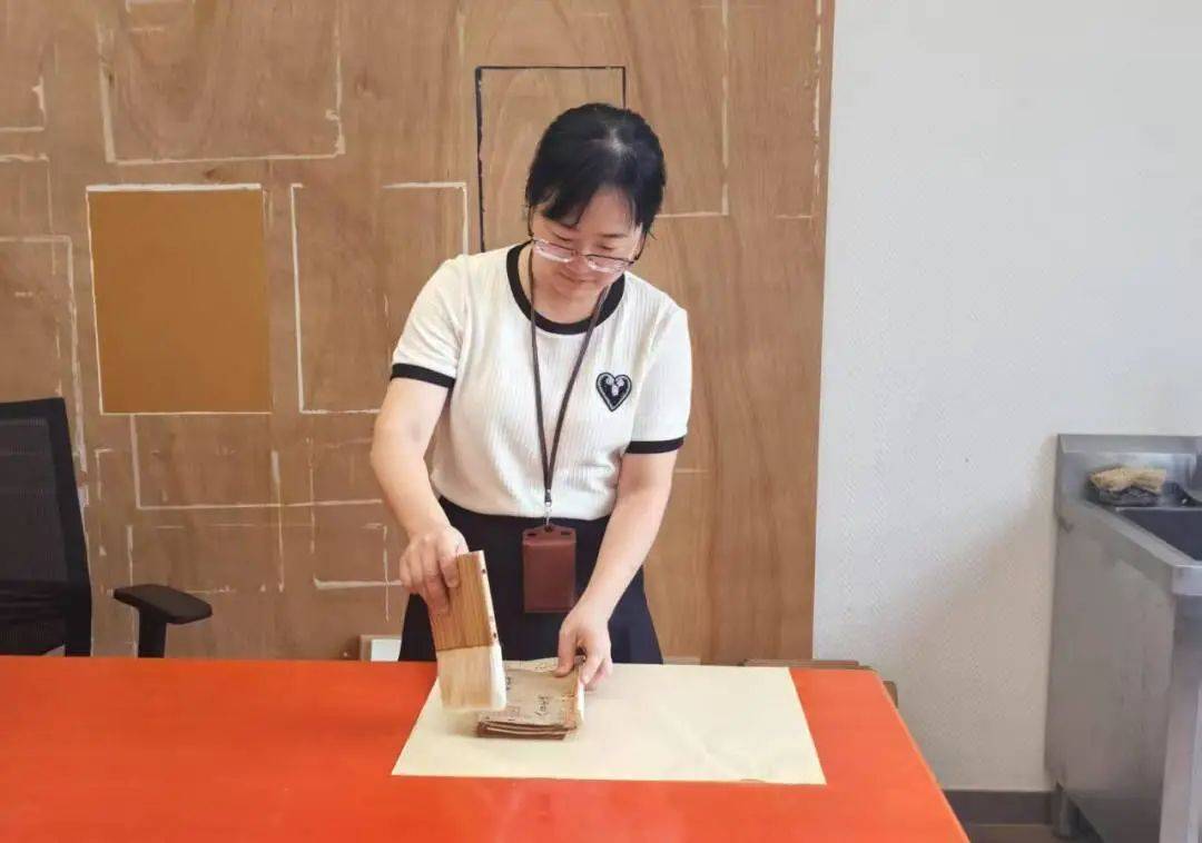 “冷板凳”一坐18年<strong></p>
<p>球员</strong>！41岁厦门女子：要一直坐下去