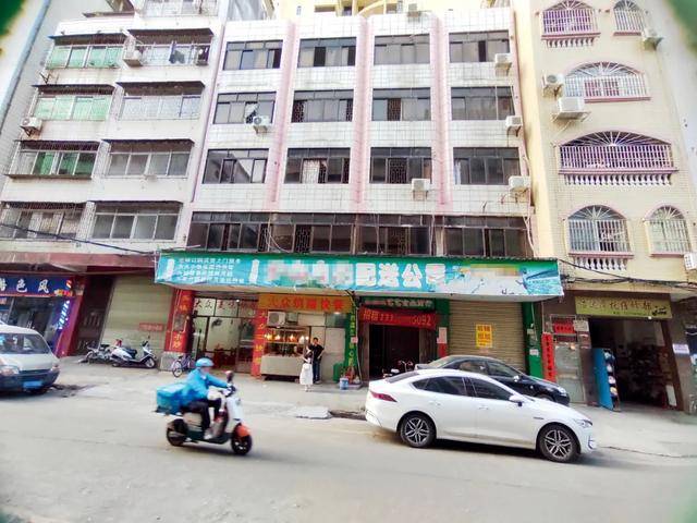 “小官巨贪校长”<strong></p>
<p>篮球</strong>，让乡镇初中生吃不饱