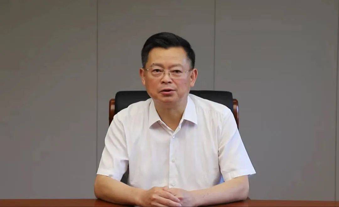 国家国防科工局原副局长张建华投案<strong></p>
<p>热气球</strong>，今年已有24名中管干部落马