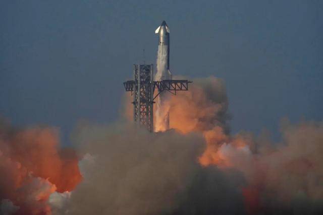 “星舰”试飞失败<strong></p>
<p>热气球</strong>，马斯克发声