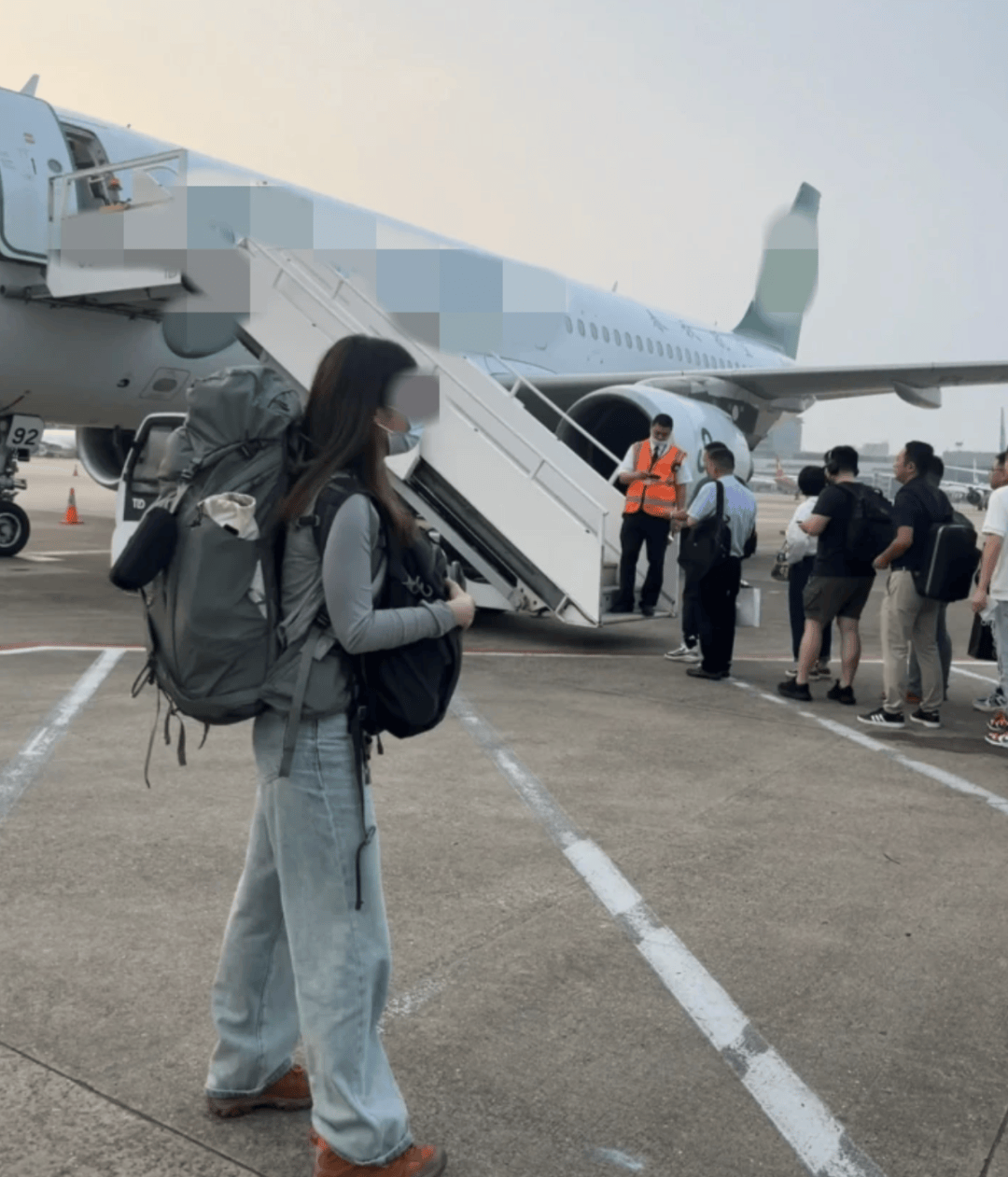 “坐飞机发现旁边放着冷链海鲜”<strong></p>
<p>汽水</strong>，航空公司兼职送货给出差人整破防了