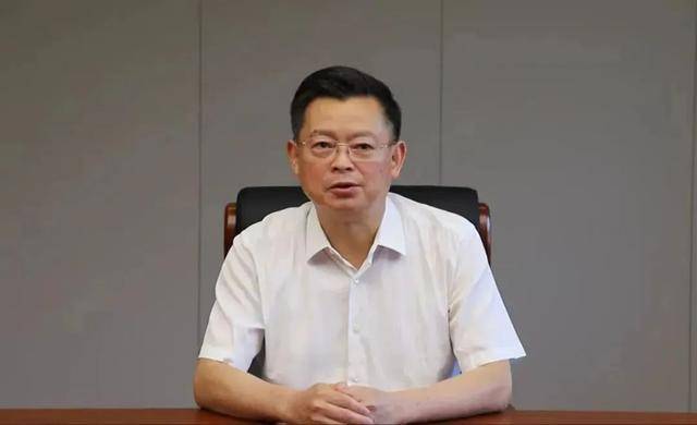 69岁原中央委员落马<strong></p>
<p>契税</strong>，7年前曾引咎辞职！贪了近20年的“老虎”被判死缓