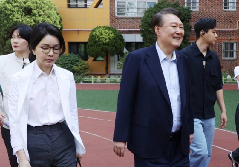 尹锡悦夫妇现身韩国大选投票现场<strong></p>
<p>契税</strong>！对丑闻相关提问保持沉默
