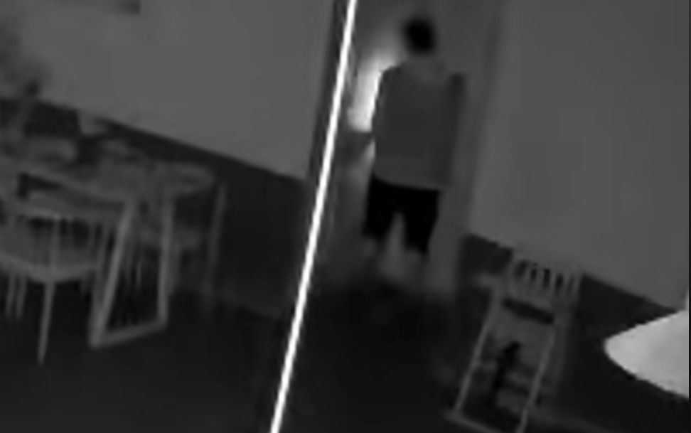 第一次见面就表白！被拒绝后男子凌晨3点狂敲女生房门<strong></p>
<p>契约</strong>，随后拿出工具撬锁……