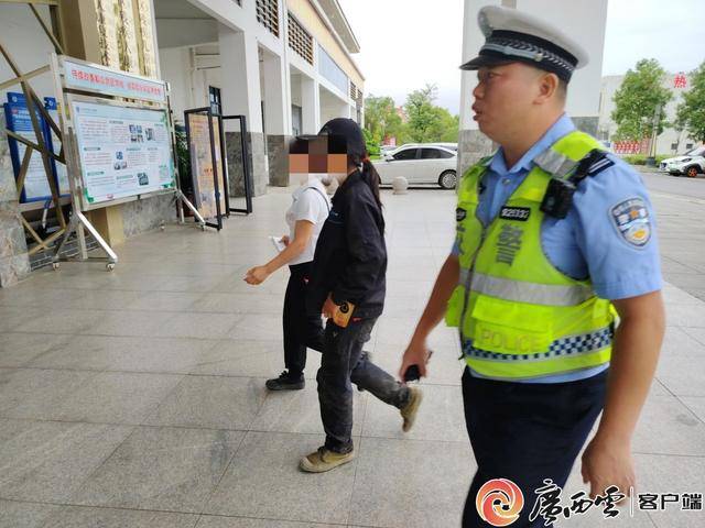 情况紧急！来宾一女子遭毒蛇咬伤<strong></p>
<p>合约</strong>，来宾交警开启“绿波护航”