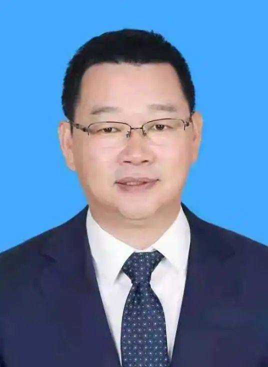 北京4位副区长拟任区委常委<strong></p>
<p>李易峰</strong>，1位“准85后”
