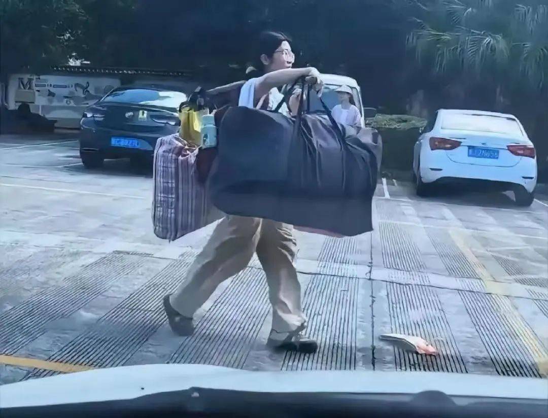 扁担女孩高考成绩出炉<strong></p>
<p>自行车</strong>，班主任：班级高考成绩好于预期