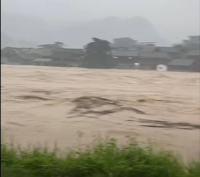 贵州榕江全县被淹<strong></p>
<p>自行车</strong>，“70年一遇”洪水如何形成？