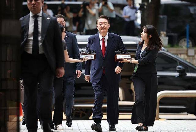 尹锡悦又被捕<strong></p>
<p>比特币期货</strong>，夫人、岳母遭“围剿”