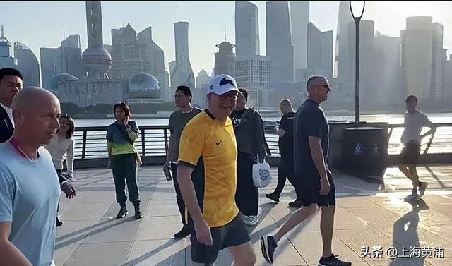 澳大利亚总理抵沪再次漫步外滩<strong></p>
<p>比特币大跌</strong>，旁边还有上海球迷“老熟人”，你偶遇了吗？