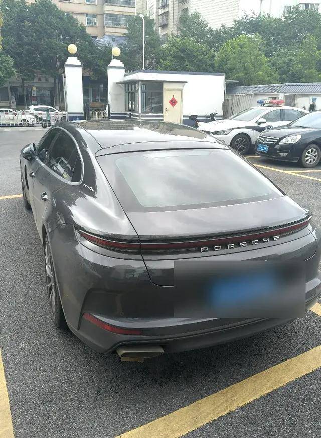 离奇<strong></p>
<p>比特币大跌</strong>！昆明一辆140万的保时捷在停车场凭空消失