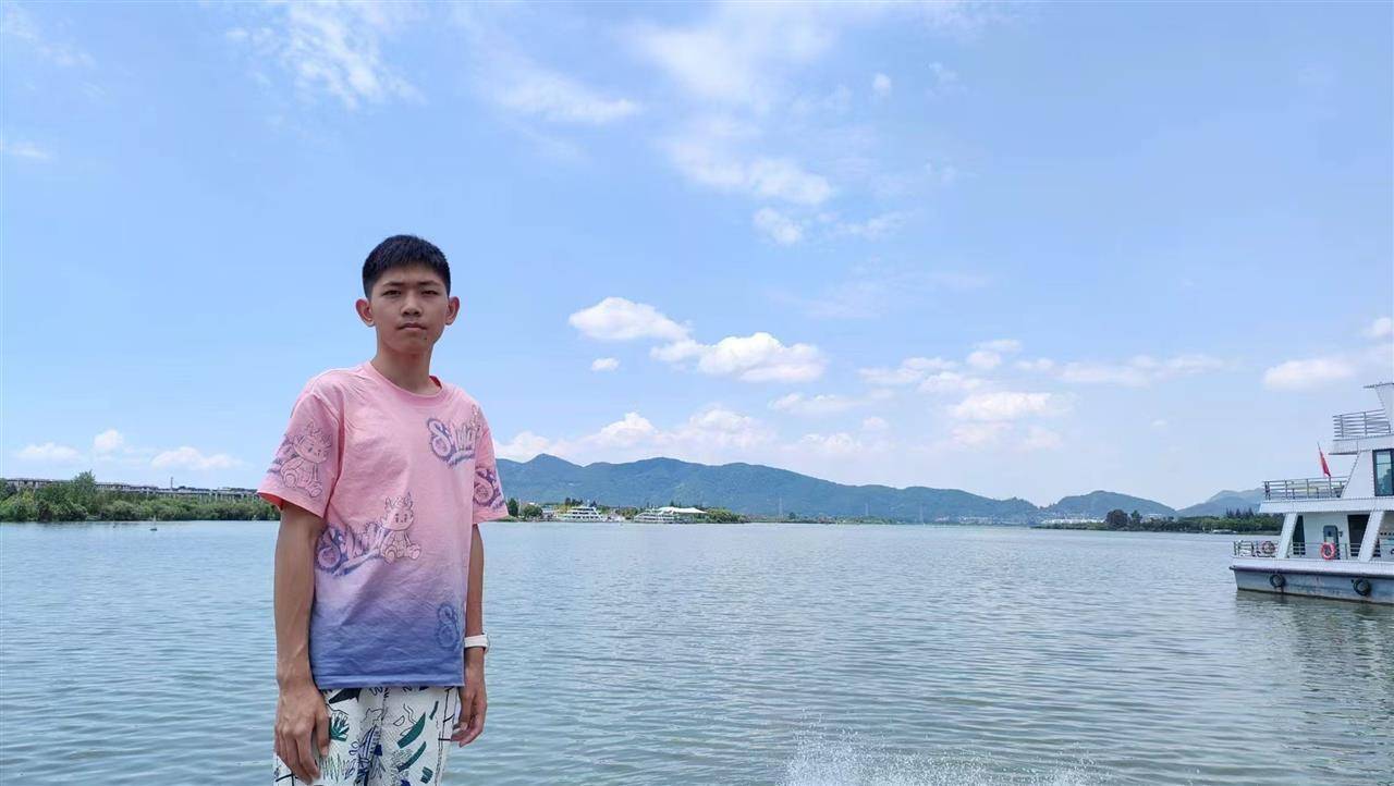 安徽一名18岁高中生坐飞机到西双版纳后失联<strong></p>
<p>比特币官网</strong>，景洪公安：目前没有进一步的消息