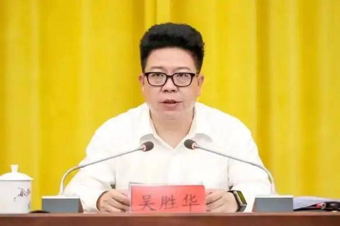 省委常委任上落马<strong></p>
<p>一个比特币要挖多久</strong>，此前多名老下属被查