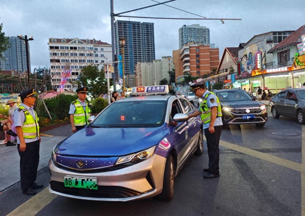 车不动计价器还在“跑”<strong></p>
<p>一个比特币要挖多久</strong>，青岛一辆出租车安装“跑得快”被查处