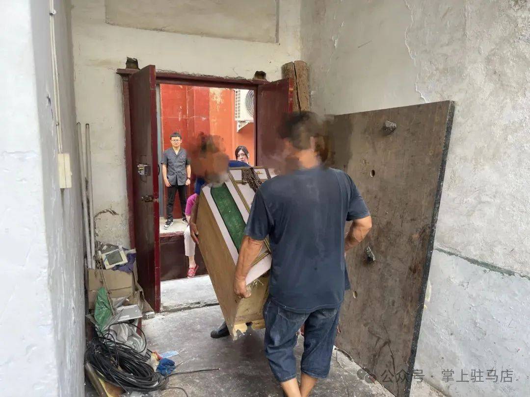 现场画面曝光！河南驻马店出动多名干警<strong></p>
<p>比特币最新消息</strong>，多人被带走！