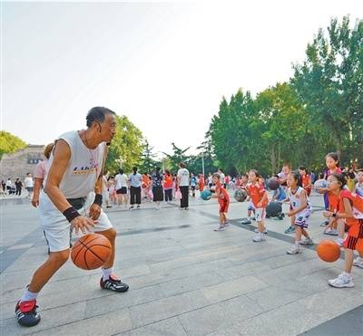 “再平凡的球场<strong></p>
<p>中国比特币</strong>，也能承载梦想”（微光）