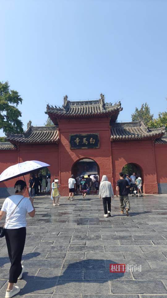 印乐方丈管理下的白马寺：僧人顶着高温种地<strong></p>
<p>比特币现在行情</strong>，义工称寺里秉承农禅并重