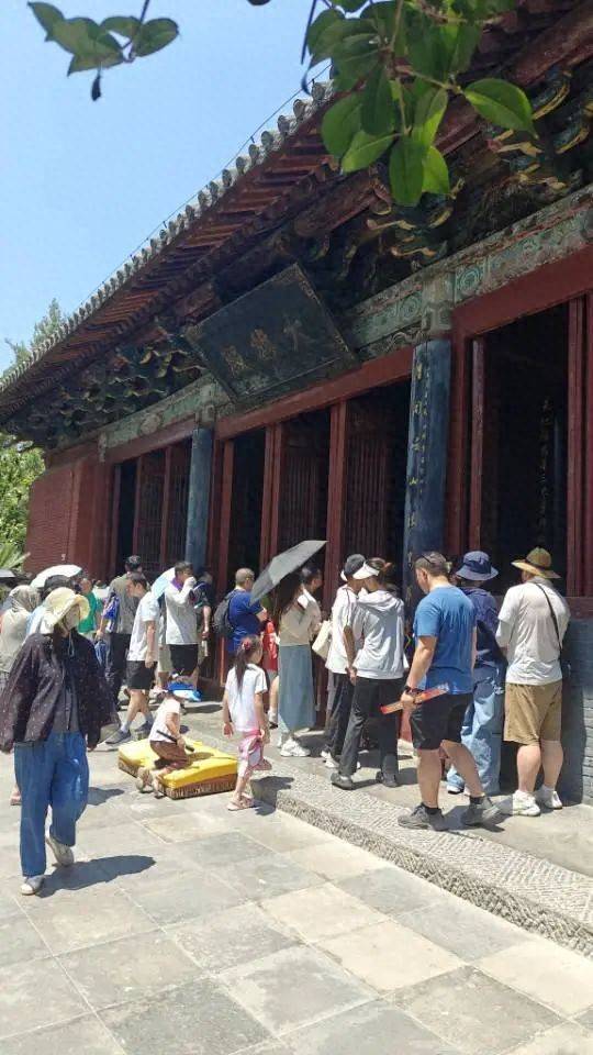 实探印乐任20年方丈的白马寺：基本无商业元素<strong></p>
<p>比特币现在行情</strong>，每天免费供应60余桶水，游客在茶舍大排长龙