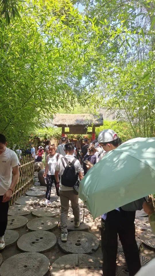 实探印乐任20年方丈的白马寺：基本无商业元素<strong></p>
<p>比特币现在行情</strong>，每天免费供应60余桶水，游客在茶舍大排长龙