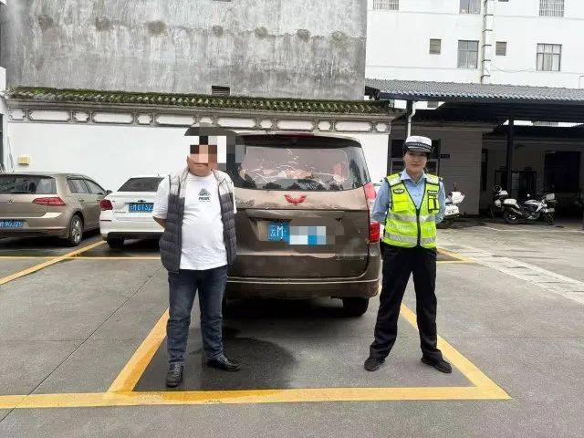 男子驾驶“鸡枞战车”满街跑<strong></p>
<p>比特币价格今日</strong>，交警紧急叫停！