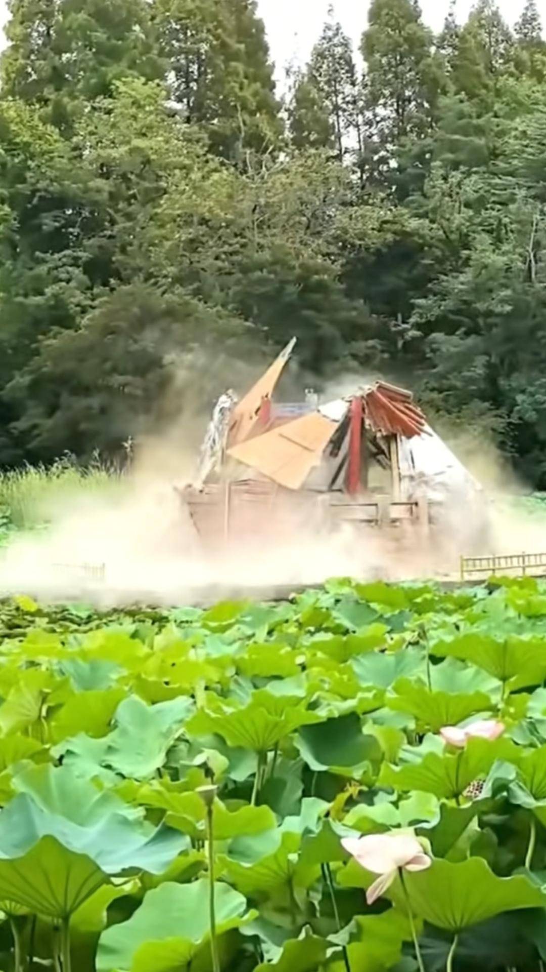 青岛中山公园一凉亭突然倒塌：一年前刚完成修缮<strong></p>
<p>比特币怎么挖矿</strong>，园方称无伤亡原因待查