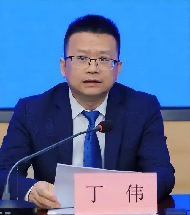 4位副市长履新<strong></p>
<p>比特币怎么交易</strong>，卸任两年后他再任此职