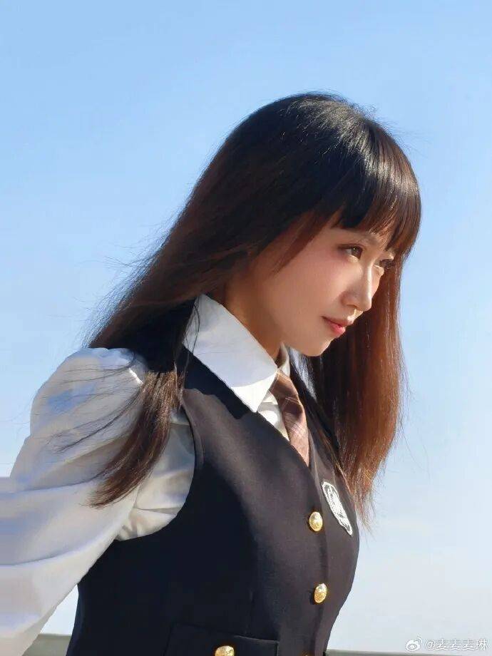 麦琳尝试制服短裙风格<strong></p>
<p>比特币怎么交易</strong>，被评“变化超大”：美得不敢认