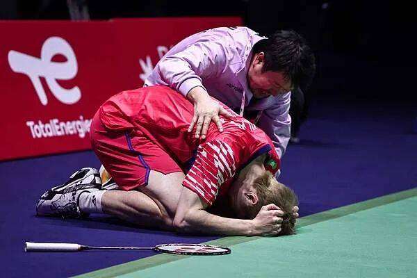 祝贺！石宇奇2比1逆转昆拉武特<strong></p>
<p>比特币大涨</strong>，获得羽毛球世锦赛男单冠军！